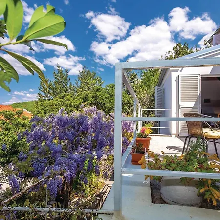 2 Bedroom Beautiful In Ferienhaus
