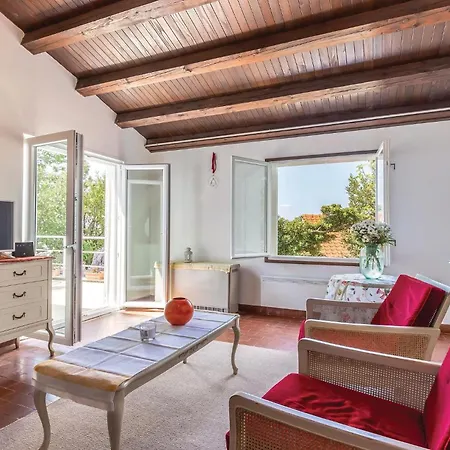 Сasa de vacaciones Preciosa Casa En Kraljevica Con Wifi